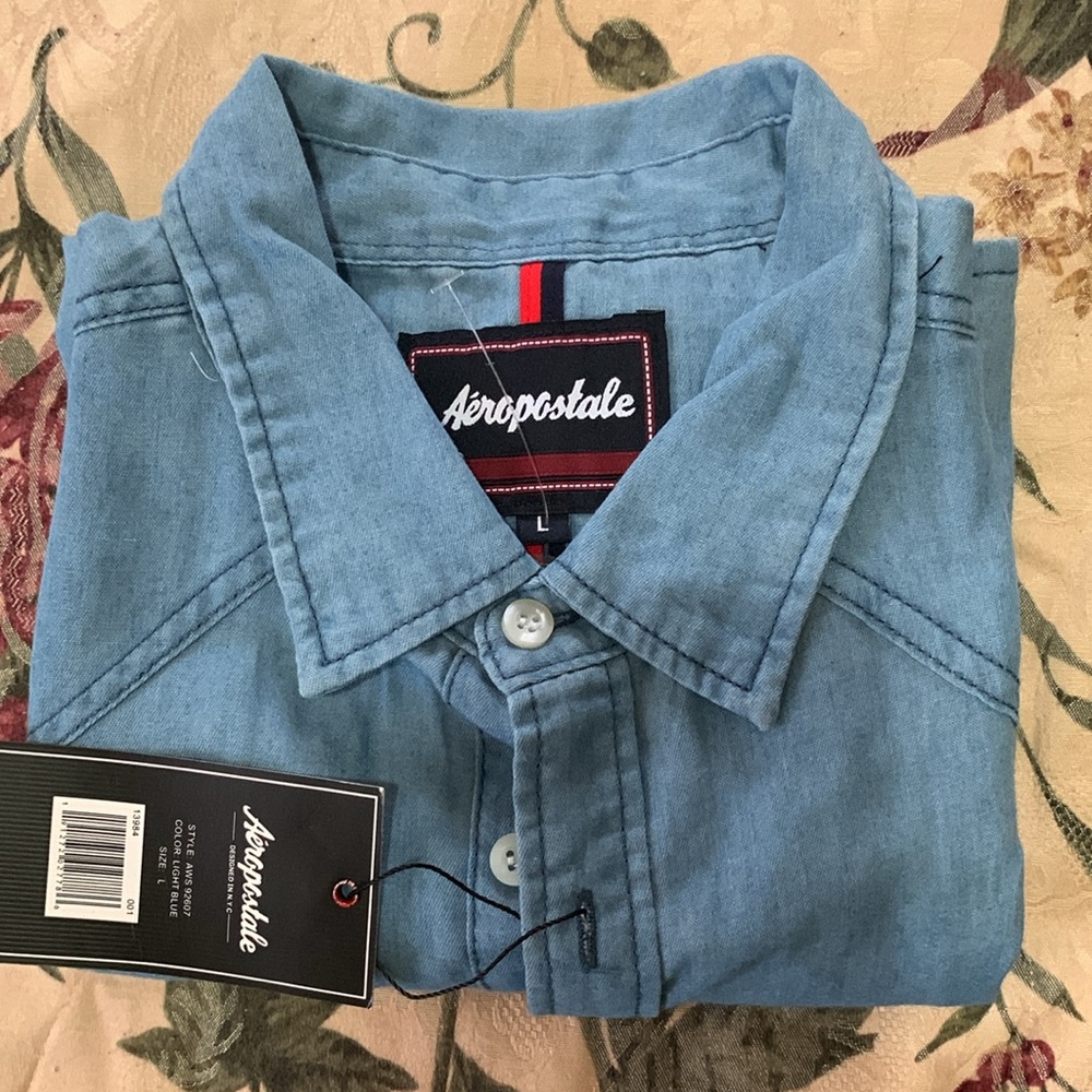 Aeropostale Button down short sleeves. Size L